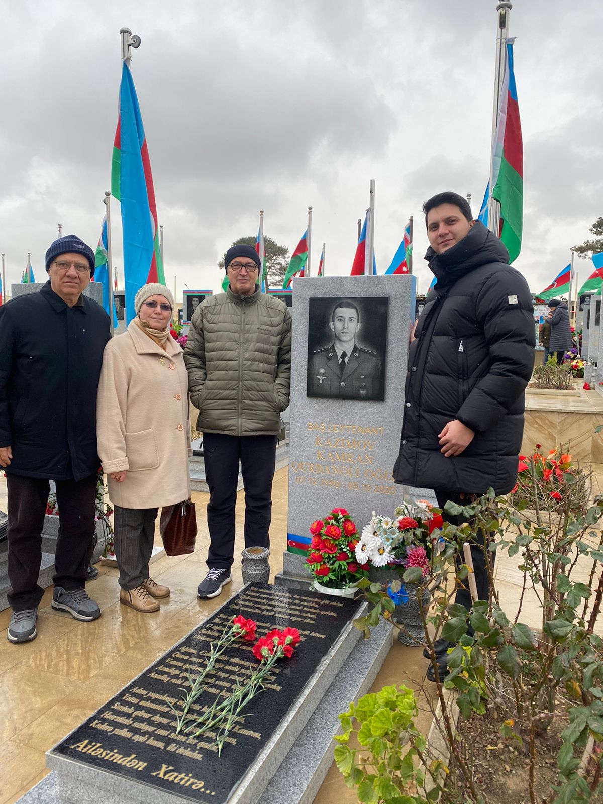 “Qardaş Ailə” layihəsi çərçivəsində Azərbaycan Respublikası Müdafiə Nazirliyi və Türkiyə-Azərbaycan İş Adamları və Sənayeçiləri İctimai Birliyinin (TÜİB) birgə təşkilatçılığı ilə Türkiyənin Bursa şəhərindən 17 nəfər şəhid ailəsi üzvü Azərbaycanda səfərdədir.